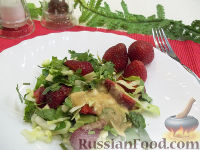 Фото к рецепту: Салат с клубникой