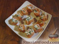 Фото приготовления рецепта: Рулетики из красной рыбы и свежего сыра - шаг №6
