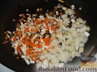 Фото приготовления рецепта: Скумбрия, запечённая с помидорами, морковью и сыром - шаг №11