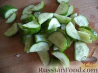 Фото приготовления рецепта: Овощной салат с брынзой (по-гречески) - шаг №2