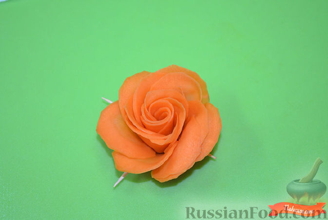 Рецепт: Украшение из овощей: роза из моркови на RussianFood.com