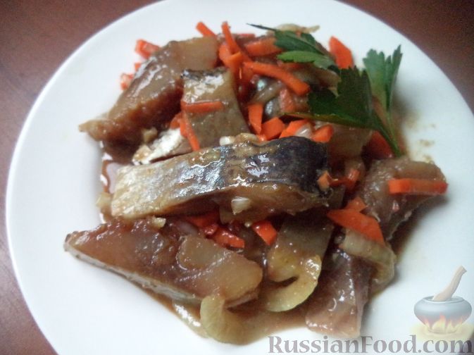 Селедка по-корейски — лучшие рецепты с морковью, луком, томатной пастой