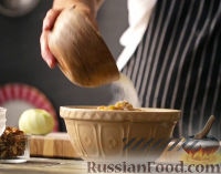 Фото приготовления рецепта: Яблочный штрудель - шаг №9