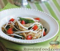 Фото к рецепту: Спагетти с рукколой, помидорами и рикоттой