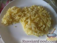 Фото приготовления рецепта: Рис с болгарским перцем, кукурузой и яйцами (на сковороде) - шаг №6
