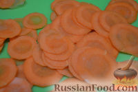 Фото приготовления рецепта: Украшение из овощей: роза из моркови - шаг №2