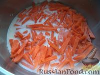 Фото приготовления рецепта: Запеканка из моркови, яблок и риса - шаг №4