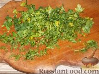 Фото приготовления рецепта: Салат из маринованных шампиньонов и свиного языка - шаг №6