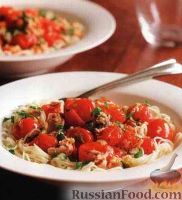 Фото к рецепту: Паста с помидорами, тунцом, каперсами и перцем