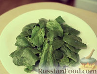 Фото приготовления рецепта: Салат из шпината, клубники и миндаля - шаг №1