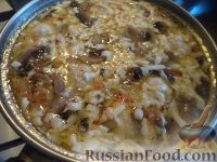 Фото приготовления рецепта: Сырный суп с шампиньонами и сухариками - шаг №9