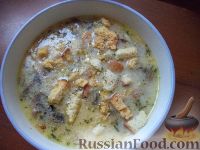 Фото к рецепту: Сырный суп с шампиньонами и сухариками