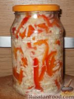 Фото приготовления рецепта: Маринованная капуста с перцем сладким и чесноком - шаг №10