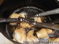 Фото приготовления рецепта: Хрустящая картошка фри с сырным соусом - шаг №4