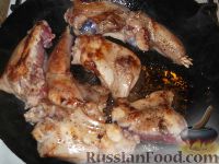 Фото приготовления рецепта: Кролик в сметане (6 порций) - шаг №5