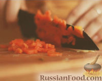 Фото приготовления рецепта: Икра из тыквы с помидорами и чесноком - шаг №3