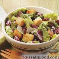 Фото к рецепту: Легкий салат с крутонами