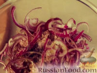 Фото приготовления рецепта: Салат из фасоли и тунца - шаг №6