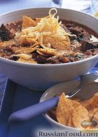 Фото к рецепту: Мексиканский фасолевый суп с кукурузными чипсами и сыром