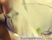 Фото приготовления рецепта: Молочно-фруктовый смузи - шаг №6
