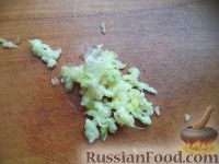 Фото приготовления рецепта: Салат из моркови с редькой - шаг №4