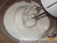 Фото приготовления рецепта: Пирожное «Буше», глазированное шоколадом - шаг №4