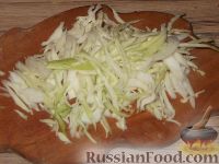 Фото приготовления рецепта: Салат с капустой - шаг №4