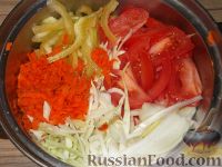 Фото приготовления рецепта: Салат с капустой - шаг №8