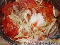 Фото приготовления рецепта: Салат с капустой - шаг №9