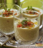 Фото к рецепту: Суп-пюре из авокадо с томатной сальсой