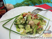 Фото к рецепту: Салат со скумбрией и овощами