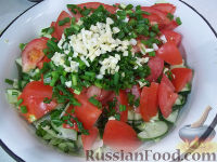 Фото приготовления рецепта: Салат со скумбрией и овощами - шаг №5