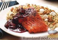 Фото к рецепту: Жареный лосось с виноградным соусом