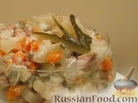 Фото к рецепту: Салат из печени трески (минтая) с овощами