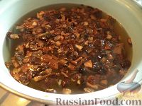 Фото приготовления рецепта: Суп из чечевицы с сушеными грибами - шаг №2