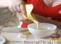 Фото приготовления рецепта: Пельмени, запеченные в духовке - шаг №3