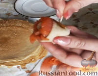 Фото приготовления рецепта: "Розы" из тонких блинов с семгой - шаг №11