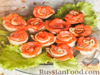 Фото приготовления рецепта: "Розы" из тонких блинов с семгой - шаг №12