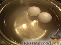 Фото приготовления рецепта: Селедка под шубой со скумбрией - шаг №2
