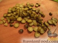 Фото приготовления рецепта: Салат из кальмаров "Почти оливье" - шаг №4