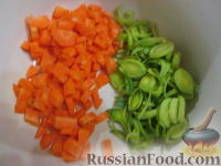 Фото приготовления рецепта: Рис с овощами и копченой индейкой - шаг №2
