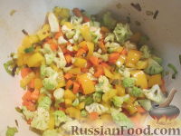 Фото приготовления рецепта: Рис с овощами и копченой индейкой - шаг №4