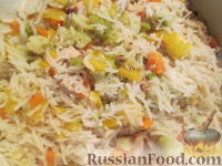 Фото приготовления рецепта: Рис с овощами и копченой индейкой - шаг №7