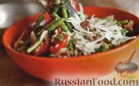 Фото к рецепту: Теплый салат из стручковой фасоли, помидоров, ветчины и пармезана