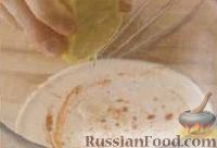 Фото приготовления рецепта: Салат с креветками, яйцами и помидорами - шаг №1