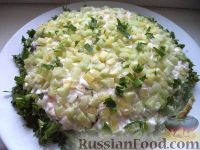 Фото к рецепту: Салат из курицы с черносливом