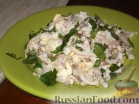 Фото приготовления рецепта: Салат из кальмаров праздничный - шаг №9