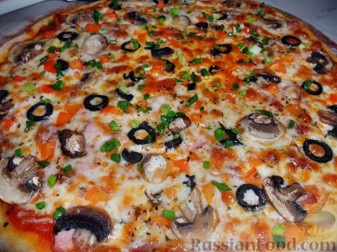 Шаги приготовления пиццы с грибами и ветчиной: