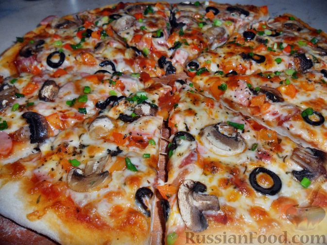 Пицца с грибами и сыром моцарелла