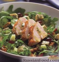 Фото к рецепту: Салат с куриным филе, грецкими орехами и голубым сыром